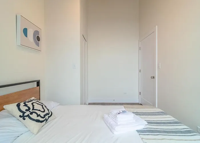 Luxury 2br With Optional Parking And Gym Access Near Mccormick Place And Soldier Field Chicago